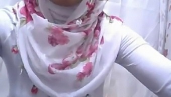 Turkish Woman With Hijab In Erotic Video